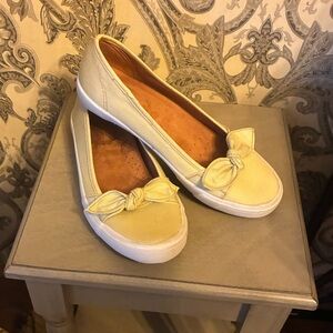 Women's pale yellow Slip-On Shoes with Bow Detail